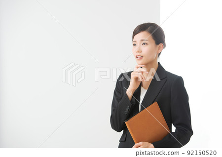 一個穿西裝的女人 一個穿西裝的女人 92150520