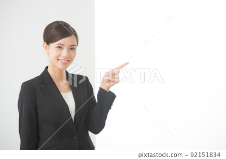 一個穿西裝的女人 一個穿西裝的女人 92151834