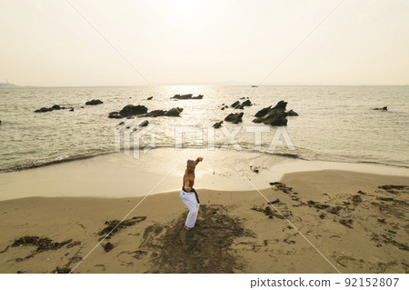 Japanese senior middle-aged male karate martial arts training instructor master 92152807