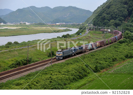 EF6627 container freight train running on the Sanyo Main Line EF6627 container freight train running on the Sanyo Main Line 92152828