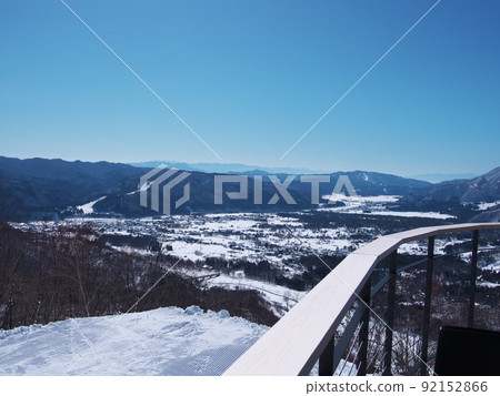 冬季的白馬岩岳雪地 從白馬一木之森建造的茶館 Chabati Hakuba 的觀景台眺望 92152866