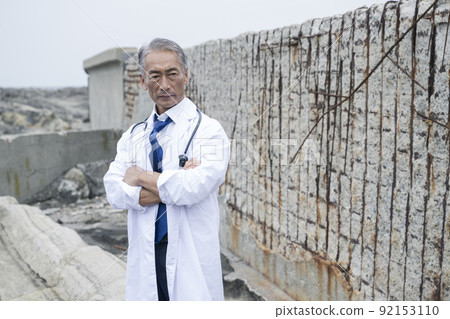 Middle-aged male doctor dispatched to conflict area 92153110