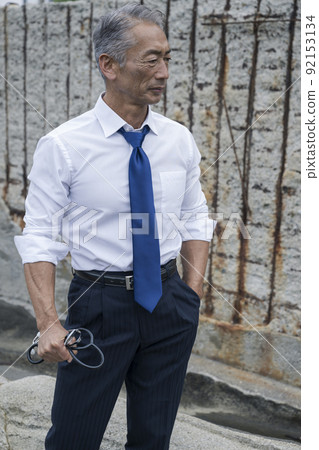 中年男醫生被派往衝突地區 中年男醫生被派往衝突地區 92153134