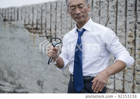 中年男醫生被派往衝突地區 92153138