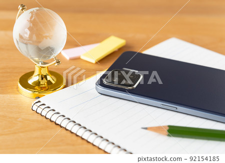 Smartphone, globe and writing utensils online class global 92154185
