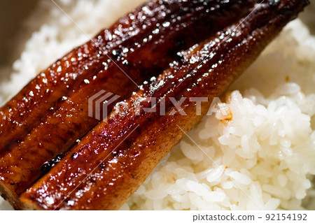 肥膩的國產鰻魚碗 92154192