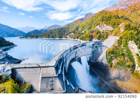 秋天的黑部水壩 92154890