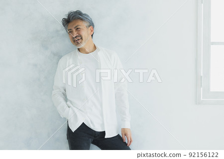 灰頭髮的人 灰頭髮的人 92156122