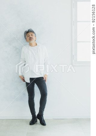 灰頭髮的人 92156128