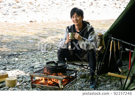Men's solo can for all seasons looking at the camera Men's solo can for all seasons looking at the camera 92157248