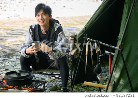 Men's solo can for all seasons looking at the camera Men's solo can for all seasons looking at the camera 92157251