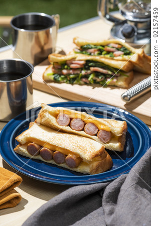 A classic camping meal that makes and eats hot sandwiches at an outdoor camp A classic camping meal that makes and eats hot sandwiches at an outdoor camp 92157459