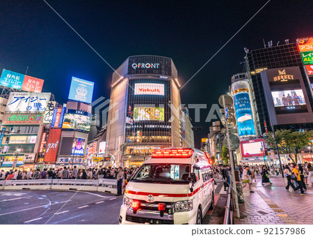 日本東京城市景觀連續3天全國超過10萬人。第七波BA.5感染超爆。澀谷是一個威脅人= 7月17日 日本東京城市景觀連續3天全國超過10萬人。第七波BA.5感染超爆。澀谷是一個威脅人= 7月17日 92157986