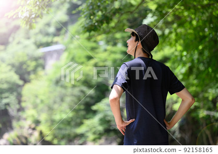 夏季休閒形象 92158165