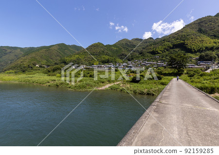 Asao Submersible Bridge (Niyodo River, Kochi Prefecture) and surrounding natural scenery 92159285