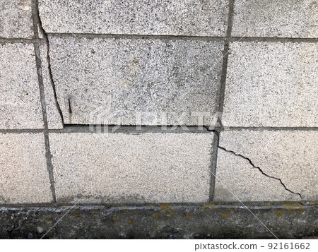 砌塊牆上的裂縫 92161662