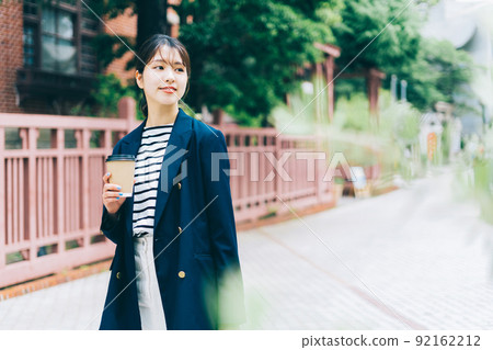 走在神戶北野市的女人 92162212