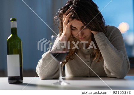 woman alcoholic drinking red wine at home 92165388