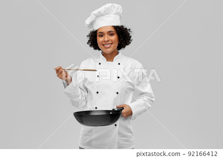 smiling female chef with frying pan 92166412