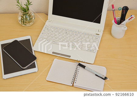 Table photo computer 92166610