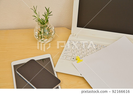 Table photo computer 92166616