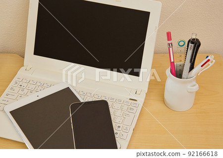 Table photo computer 92166618