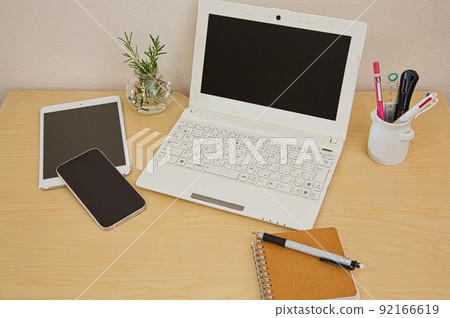 Table photo computer 92166619