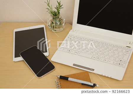 Table photo computer 92166623