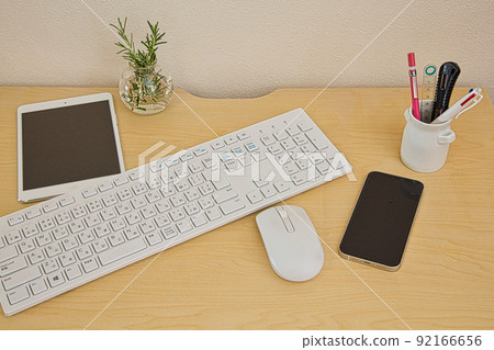 Table photo computer 92166656
