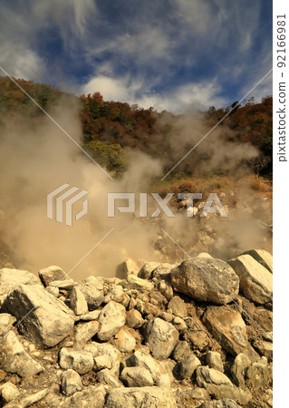 秋天的雲仙地獄的大呼嘯地獄風景(2021年11月長崎縣雲仙市) 秋天的雲仙地獄的大呼嘯地獄風景(2021年11月長崎縣雲仙市) 92166981