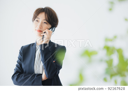 Business woman smartphone 92167628