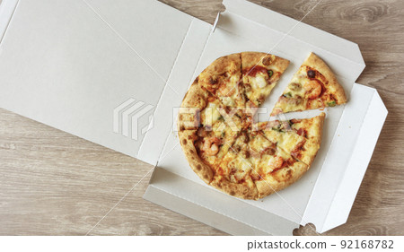 送貨箱裡的披薩 92168782