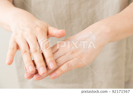 Middle woman applying cream 92171567