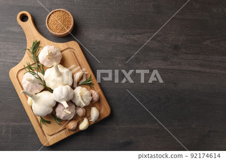 Concept of cooking with garlic on wooden table 92174614