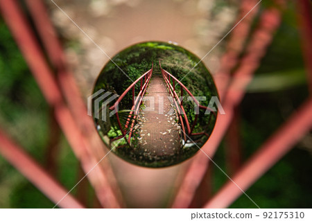 山上的一座老橋 92175310