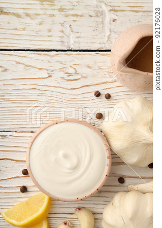 Concept of cooking garlic sauce on wooden background Concept of cooking garlic sauce on wooden background 92176028