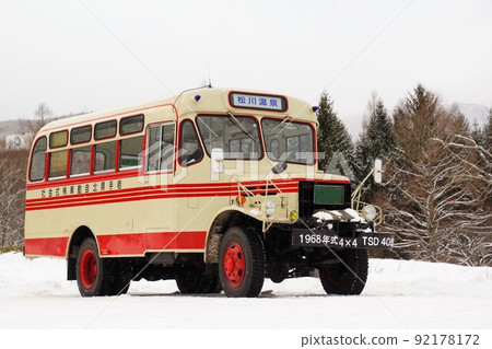 Route bus Isuzu bonnet bus bound for Matsukawa Onsen during the winter Route bus Isuzu bonnet bus bound for Matsukawa Onsen during the winter 92178172