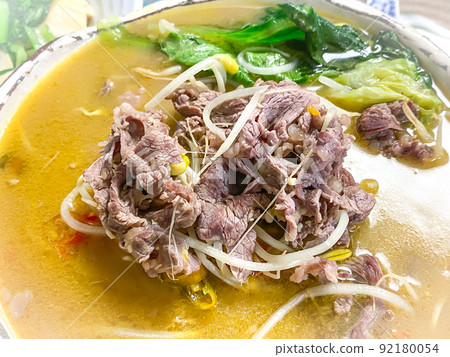 中國四川菜,酸辣湯(辣牛肉煮) 中國四川菜,酸辣湯(辣牛肉煮) 92180054