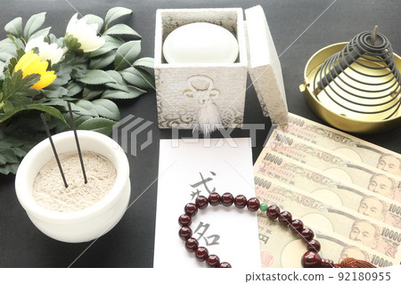 Funeral expenses and the image of the end of life for religious people 25 Funeral expenses and the image of the end of life for religious people 25 92180955