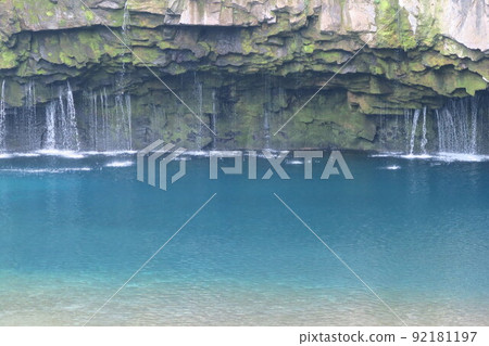 冬天的小川瀑布鹿兒島 92181197