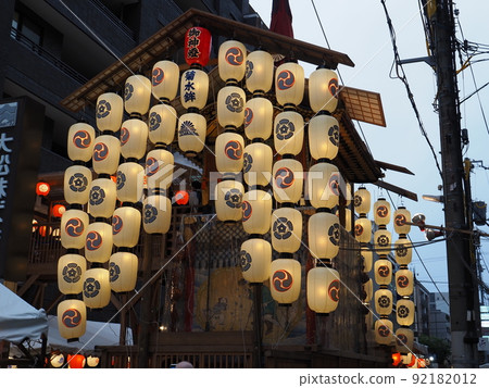 祗園祭 祭前夕山菊水穗 92182012