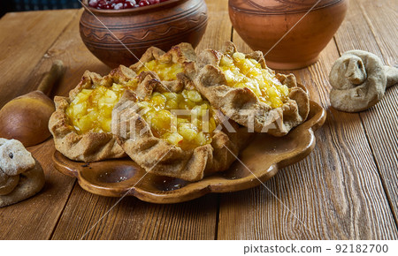 Karelian pasty with apples and apricot Karelian pasty with apples and apricot 92182700