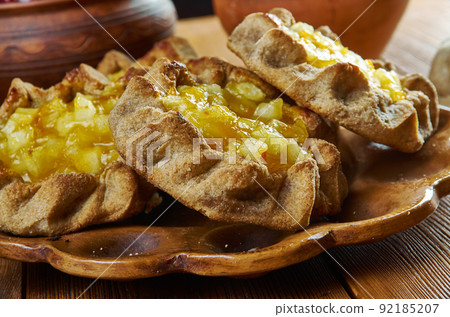 Karelian pasty with apples and apricot 92185207
