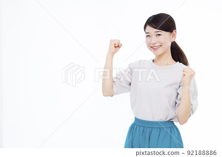 一個三十多歲的女人做一個膽量的姿勢 92188886