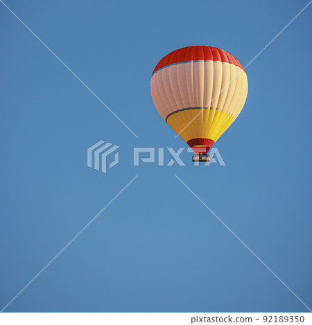 lonely hot air balloon flies lonely hot air balloon flies 92189350