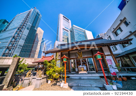 日本東京城市景觀東新橋日比穀神社和摩天大樓景觀 = 7 月 1 日 日本東京城市景觀東新橋日比穀神社和摩天大樓景觀 = 7 月 1 日 92194430