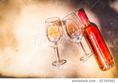 wine in glasses wine in glasses 92195985