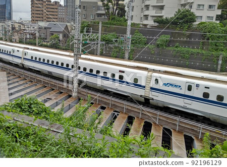 從東京品川區北品川權現山公園出發的東海道新幹線，7月4日 92196129