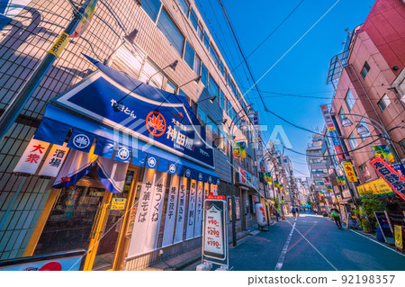 Tokyo cityscape in Japan There are no restrictions on behavior, but a BA.5 infection explodes. The shadow that creeps up again in the bar area of Shimbashi …… = July 1st Tokyo cityscape in Japan There are no restrictions on behavior, but a BA.5 infection explodes. The shadow that creeps up again in the bar area of Shimbashi …… = July 1st 92198357