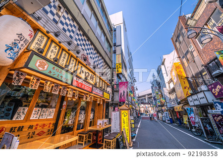 Tokyo cityscape in Japan There are no restrictions on behavior, but a BA.5 infection explodes. The shadow that creeps up again in the bar area of Shimbashi …… = July 1st Tokyo cityscape in Japan There are no restrictions on behavior, but a BA.5 infection explodes. The shadow that creeps up again in the bar area of Shimbashi …… = July 1st 92198358